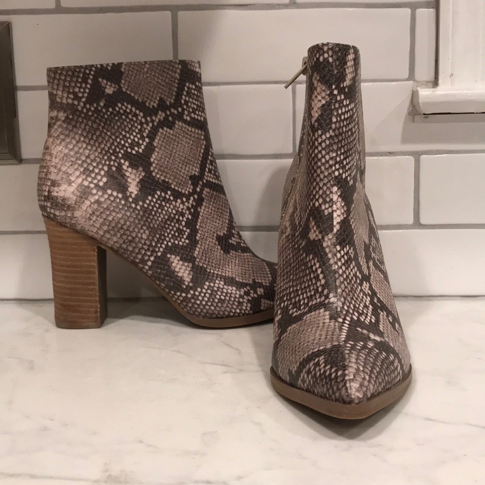 Carlos Santana Lydia bootie